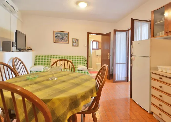 Waterfront House Kata By Guide Vila *