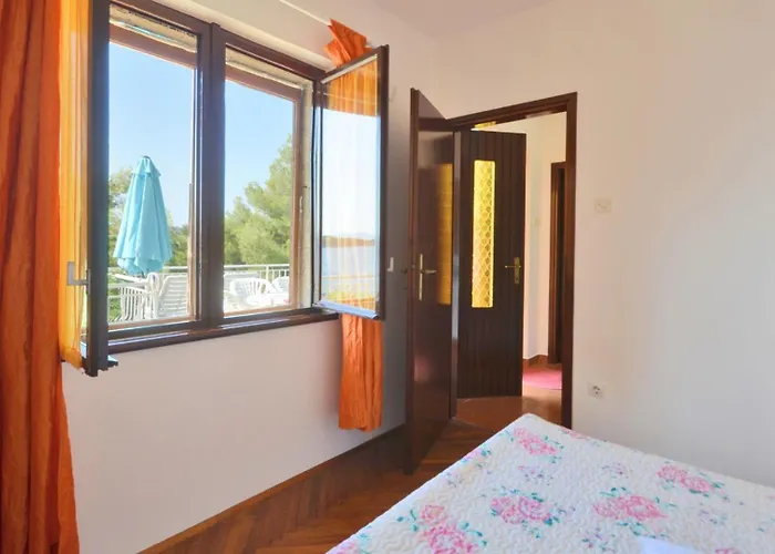 Waterfront House Kata By Guide Vila *