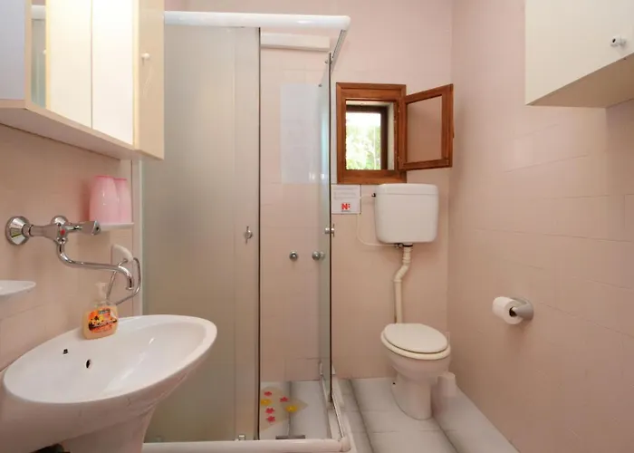 Waterfront House Kata By Guide Vila *