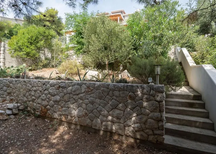 Waterfront House Kata By Guide Vila *